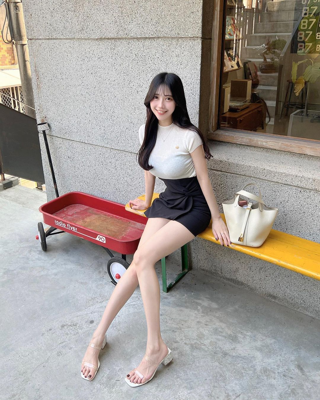 正妹「張七七」大眼散發惹人憐惜的眼神 笑起來超甜-第1章-图片1