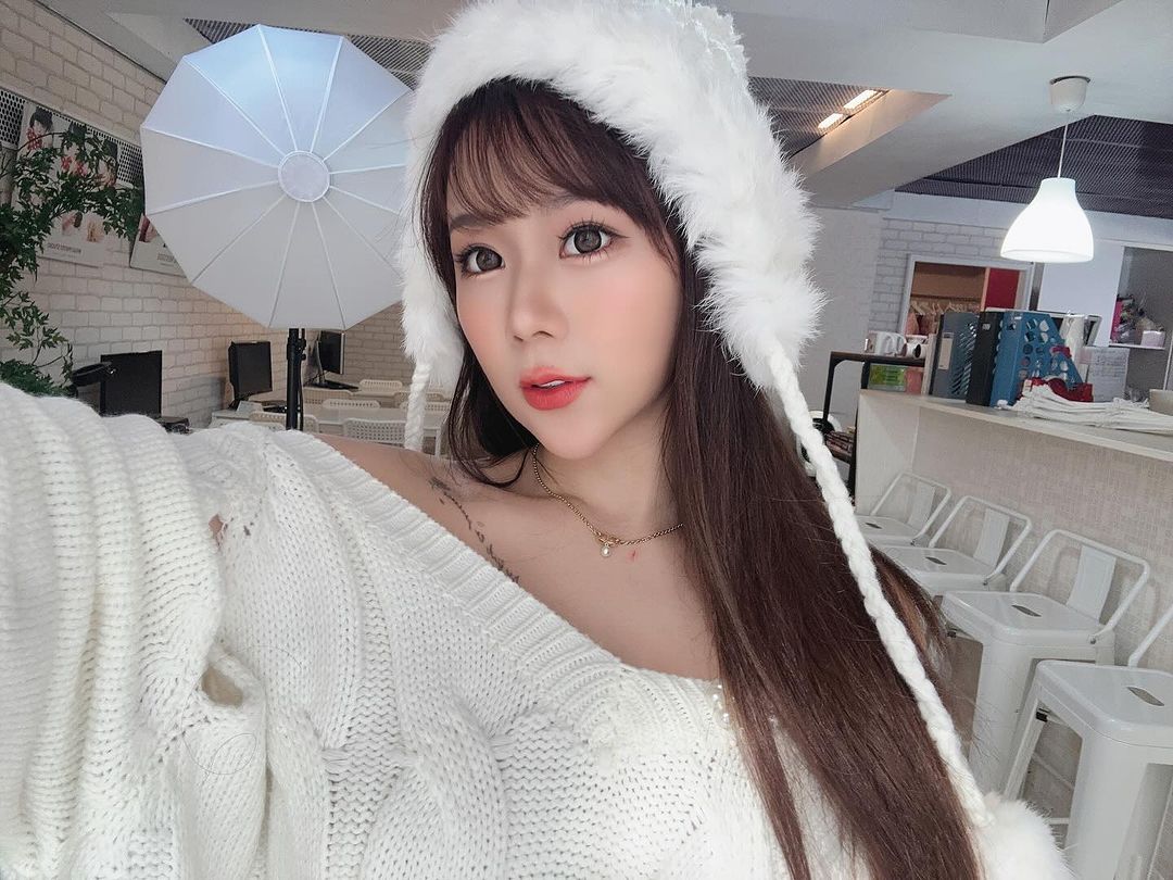 極品嫩妹「予依-第1章-图片4