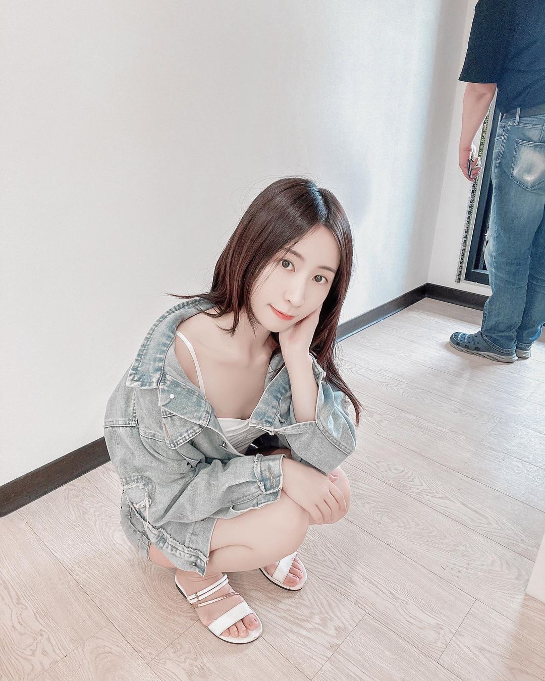 正妹「Ashely玥玥」修長美腿太誘人....乳波陣陣來襲-第1章-图片6