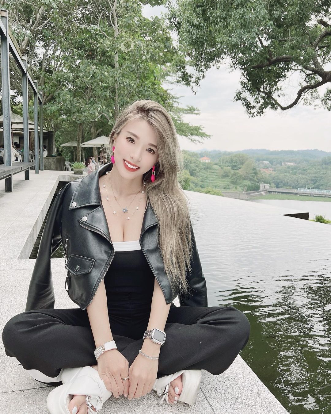 美尻妹「趙倍兒」IG美照乳香四溢 展現高聳乳峰-第1章-图片4