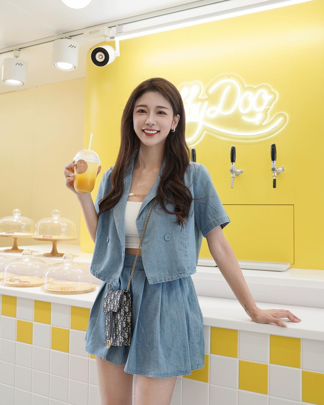 清新氣質女孩「杜衫杉」飽滿美乳超誘人 深邃事業線好想埋進去-第1章-图片8