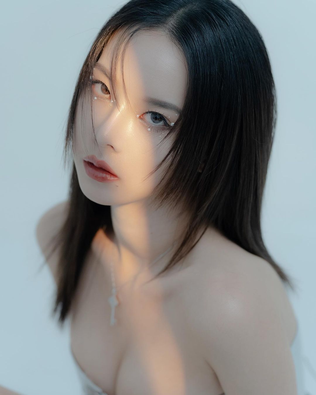 正妹「奎丁」低胸美乳超誘惑 曼妙曲線好性感-第1章-图片2