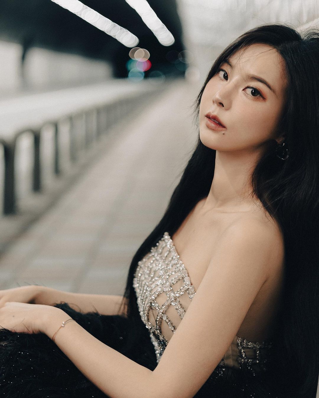 正妹「奎丁」低胸美乳超誘惑 曼妙曲線好性感-第1章-图片6