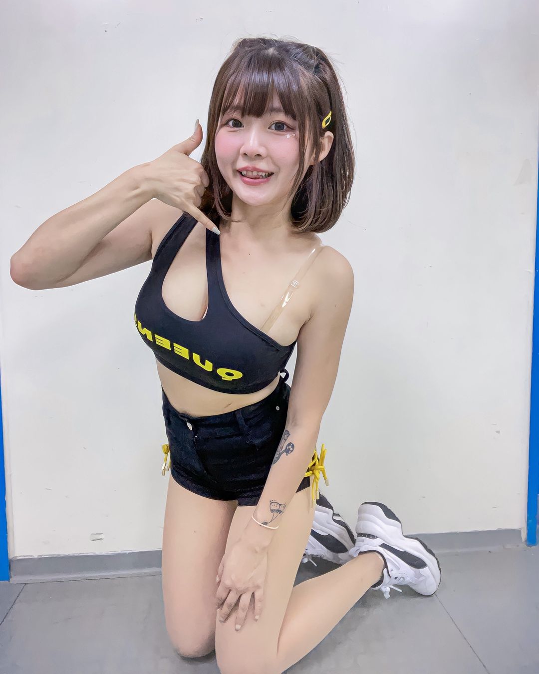 白皙甜心「陽光廷廷」低胸穿著好犯規！超養眼曲線太正點-第1章-图片7