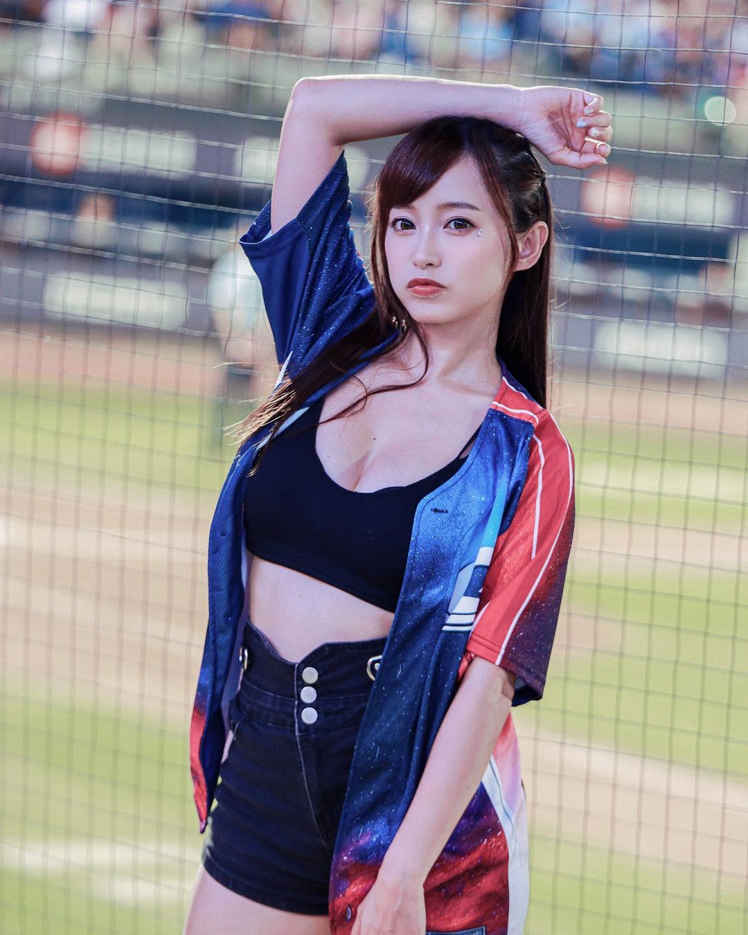 輕熟正妹「吳丹丹」渾圓半球堅挺 深溝彷彿要將人吸進去-第1章-图片5