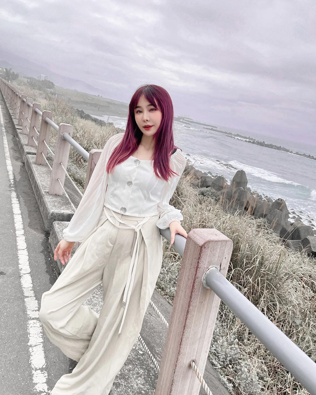 甜美女孩「采依」亮麗美顏+若隱若現身材讓人看了心動-第1章-图片4