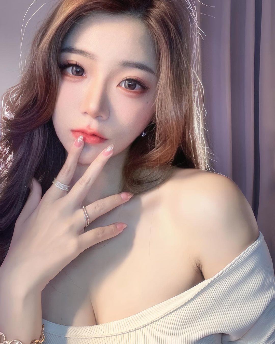 極品嫩妹「雅臻」高顏值臉蛋 各種迷惑身姿根本一流-第1章-图片3