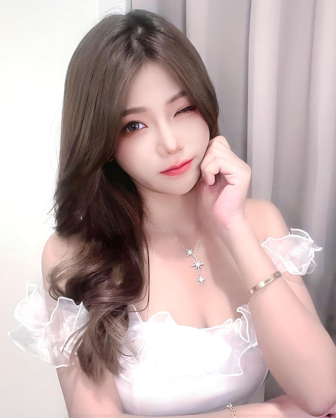 極品嫩妹「雅臻」高顏值臉蛋 各種迷惑身姿根本一流-第1章-图片7