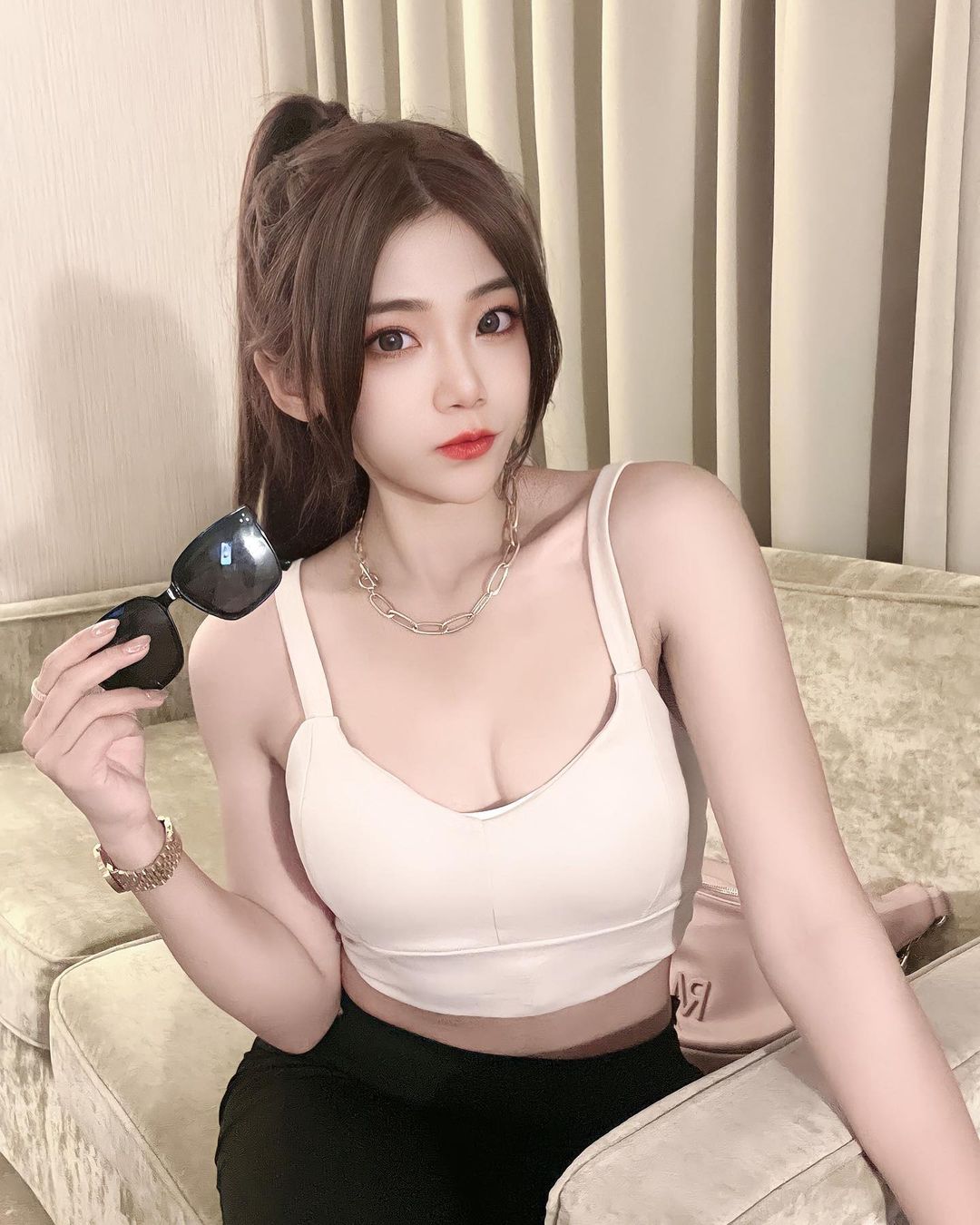 極品嫩妹「雅臻」高顏值臉蛋 各種迷惑身姿根本一流-第1章-图片10