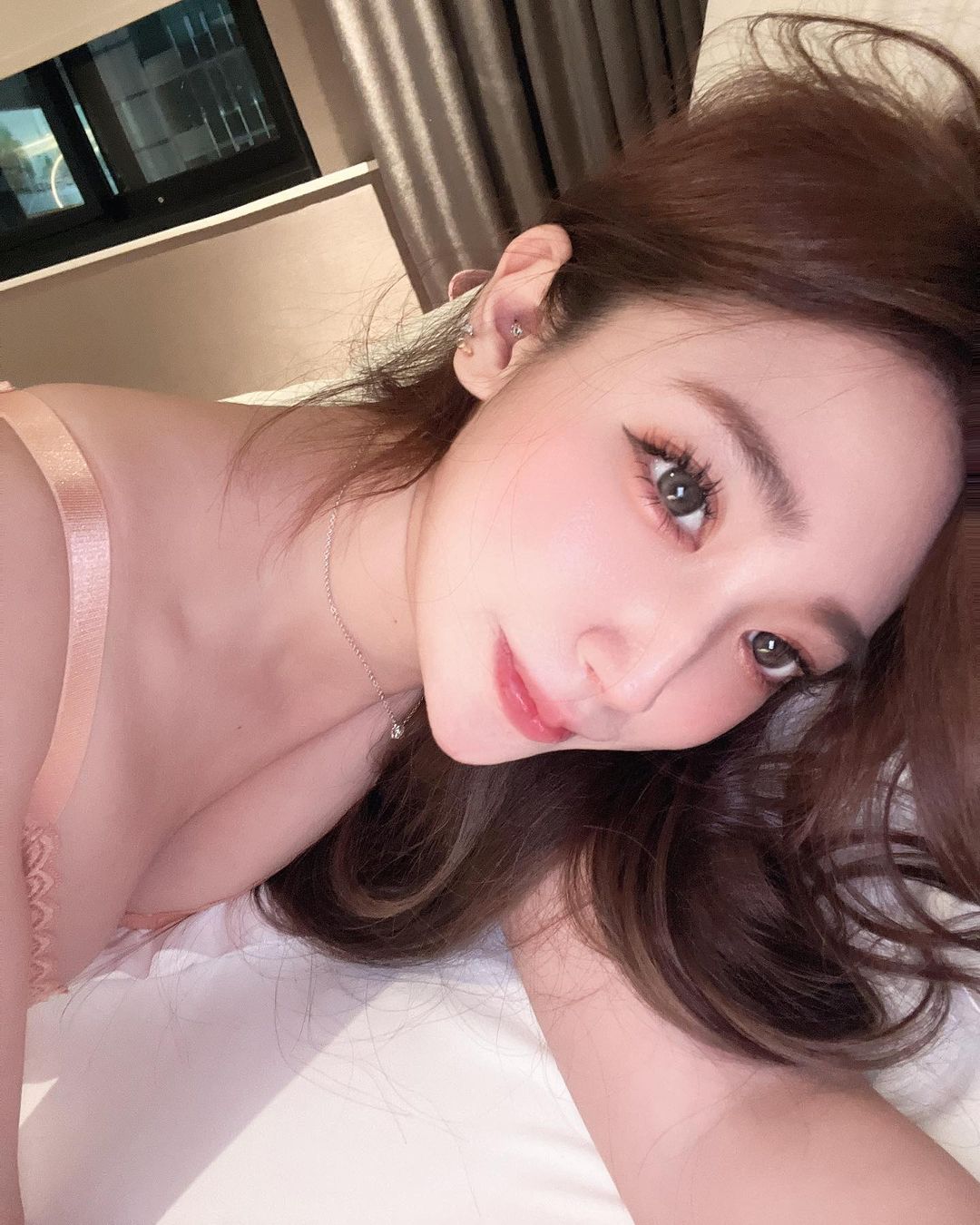 冷豔正妹「優格」極致誘惑的外型迷惑全場-第1章-图片2