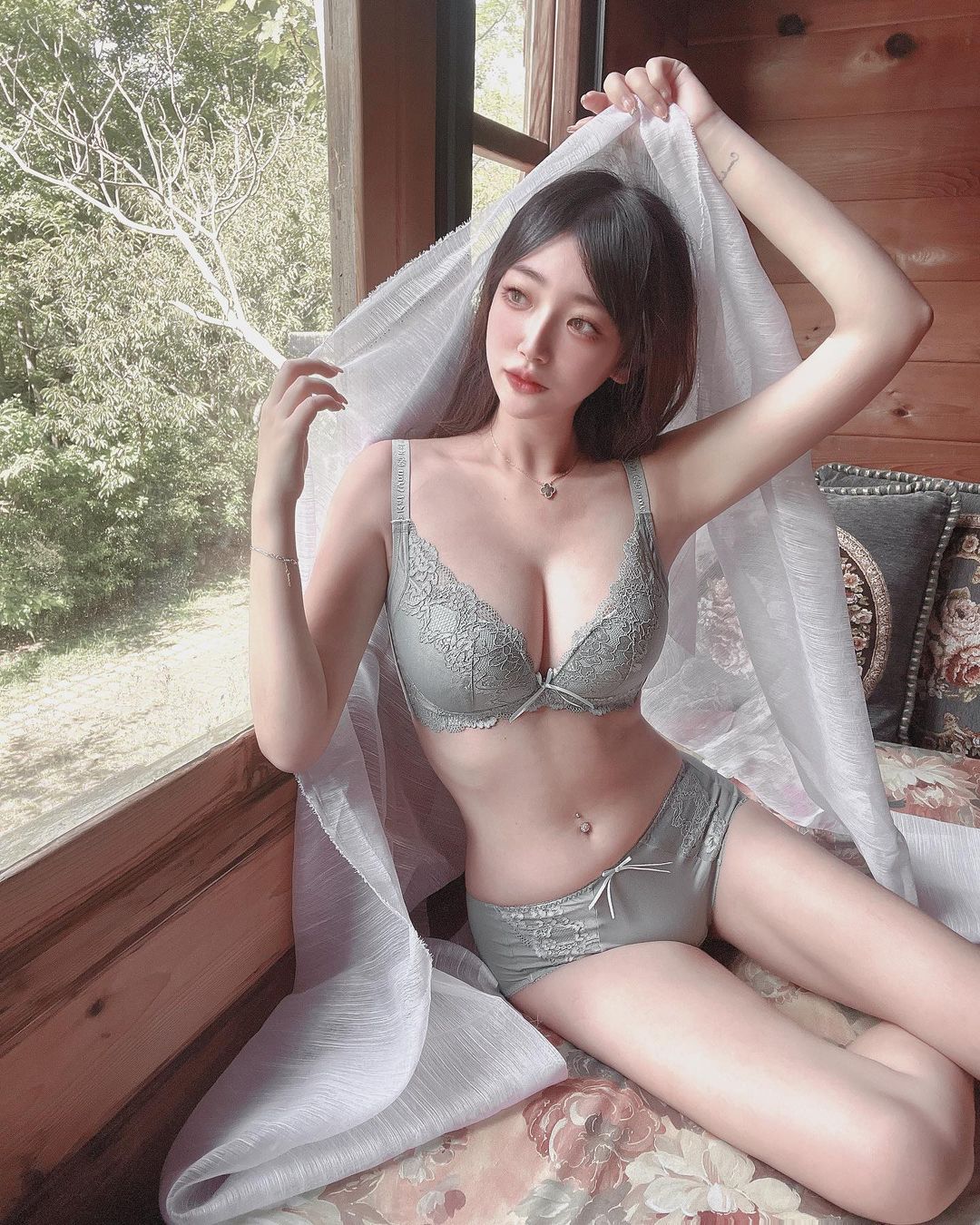 冷豔正妹「優格」極致誘惑的外型迷惑全場-第1章-图片5