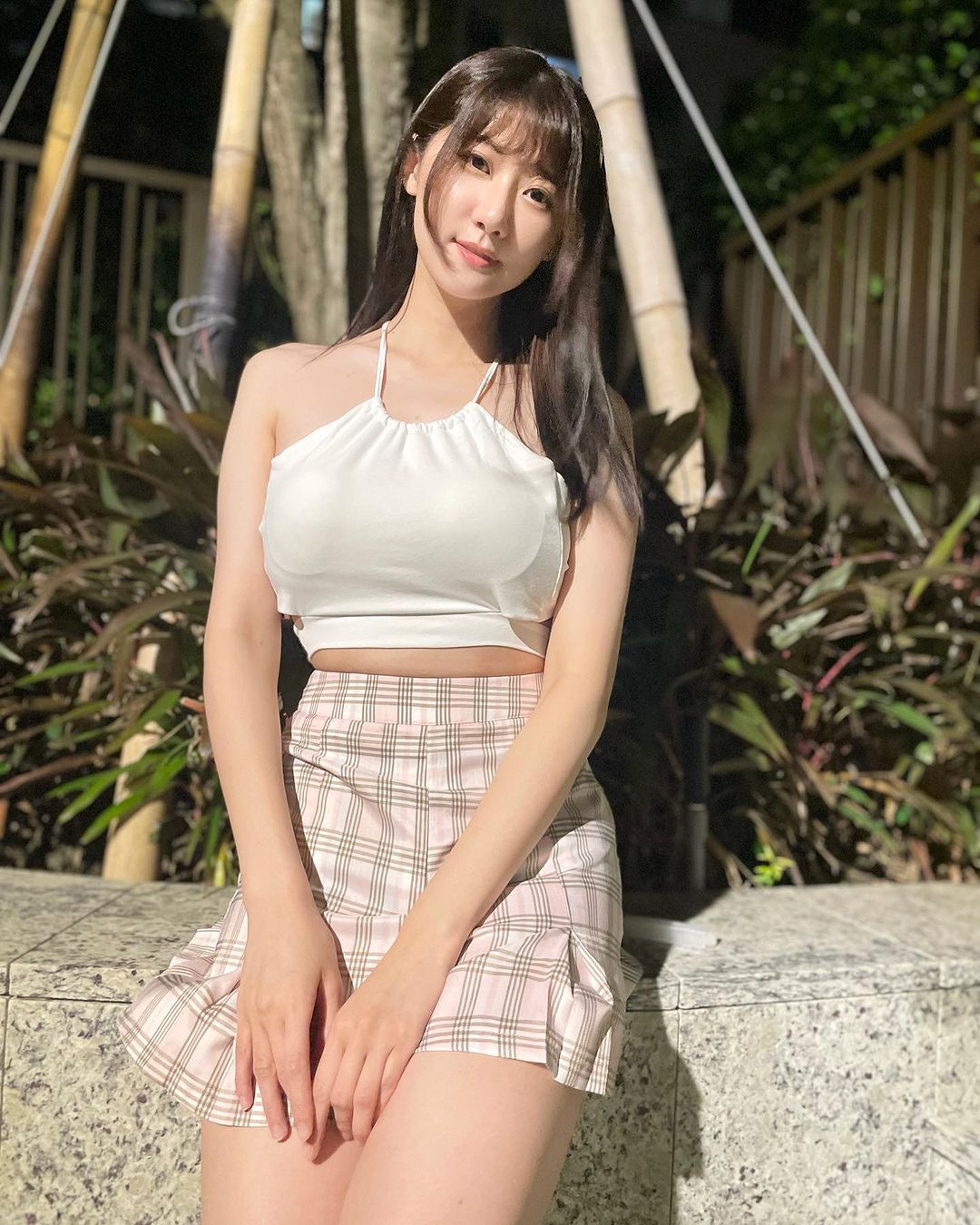 長腿妹「林茉晶」腰瘦奶澎的極致身材 畫面逼死人-第1章-图片3