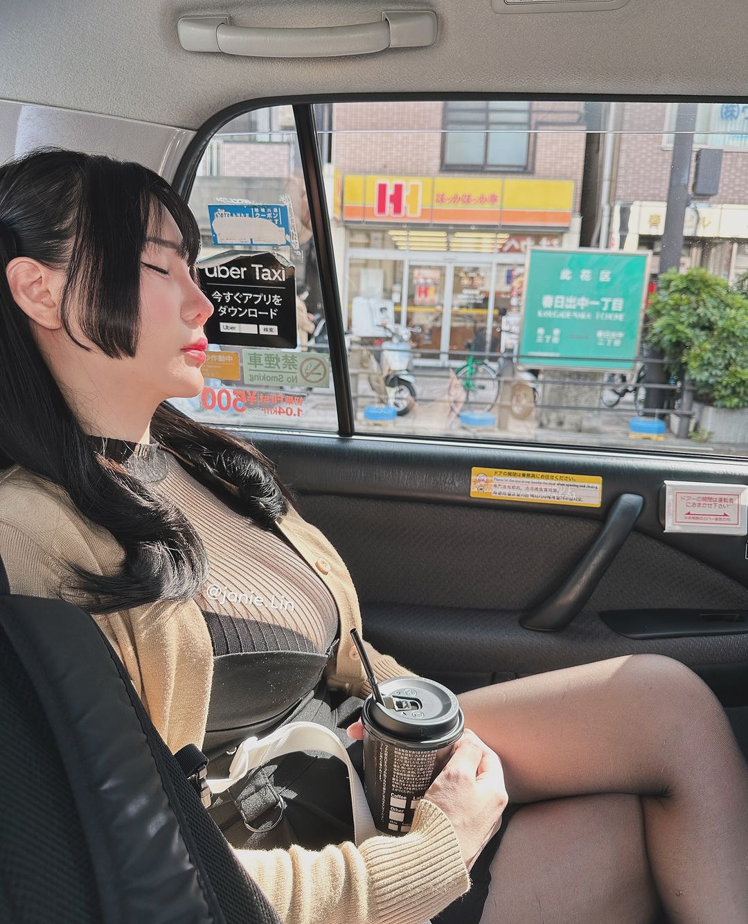 美乳妹妹「JANiE泥泥」露出胸前一片嫩白 身材太兇猛-第1章-图片5