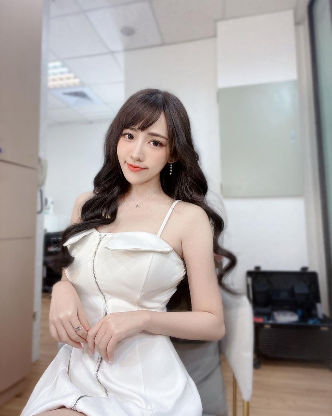 極品護士「Elle Li」身材比例超逆天！簡直要逼死人啊-第1章-图片4