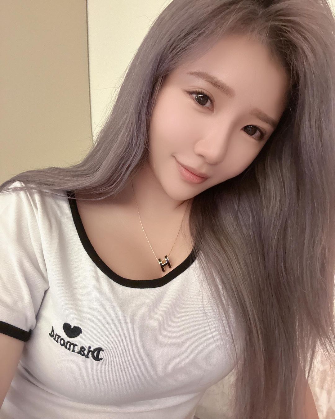 正妹「素妍yen」渾圓嫩乳強勢出擊 比基尼快被撐爆-第1章-图片1