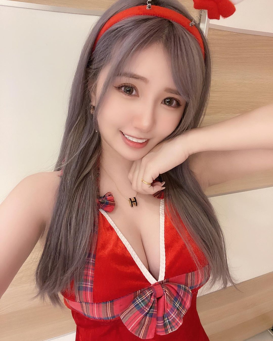 正妹「素妍yen」渾圓嫩乳強勢出擊 比基尼快被撐爆-第1章-图片5