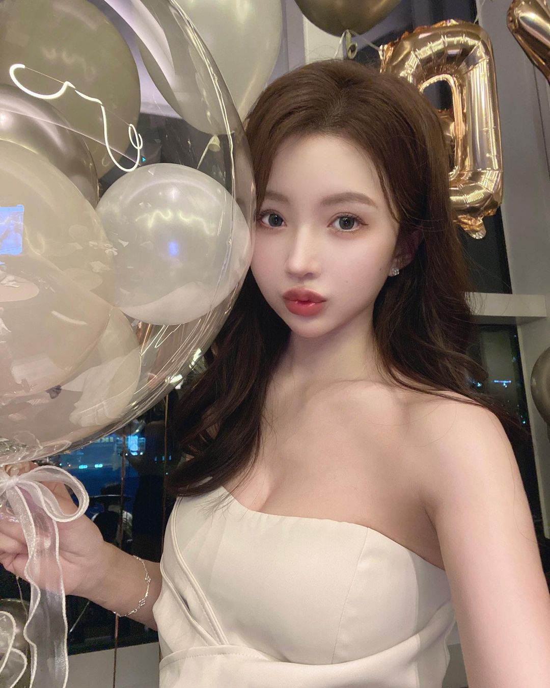 「胡綺77」又白又圓的形狀太惹火 根本極品天菜-第1章-图片1