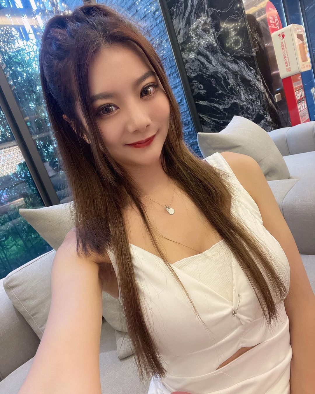 性感女神「楚晴依」香豔美乳溢出 身材實在太惹火-第1章-图片9