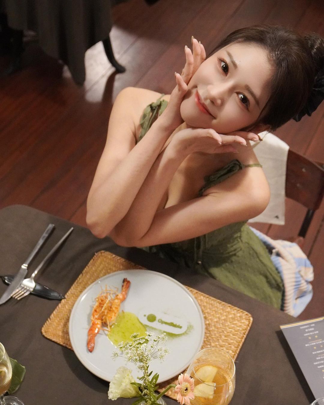 極品正妹「杜衫杉」白嫩肉體越看越上火 透嫩到讓人瘋狂-第1章-图片4