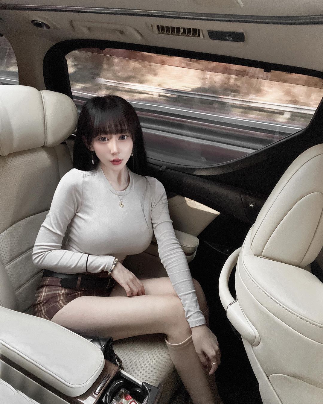 小魔女「寧寧」突破尺度渾圓美乳溢出...讓人暈暈的-第1章-图片1