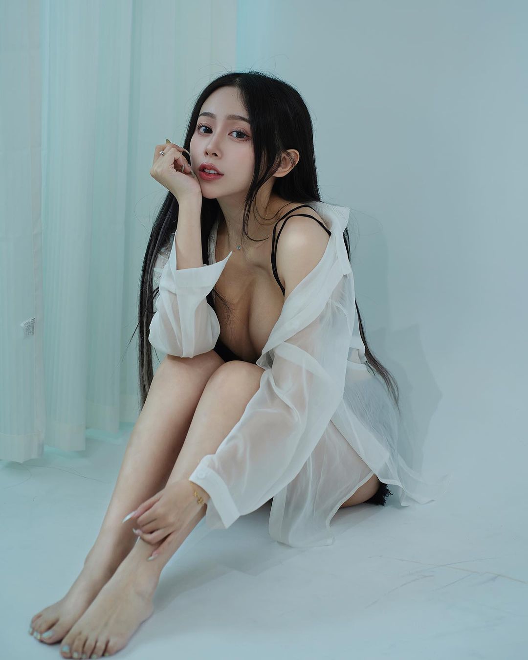 小魔女「寧寧」突破尺度渾圓美乳溢出...讓人暈暈的-第1章-图片3