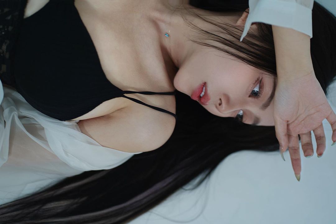 小魔女「寧寧」突破尺度渾圓美乳溢出...讓人暈暈的-第1章-图片5