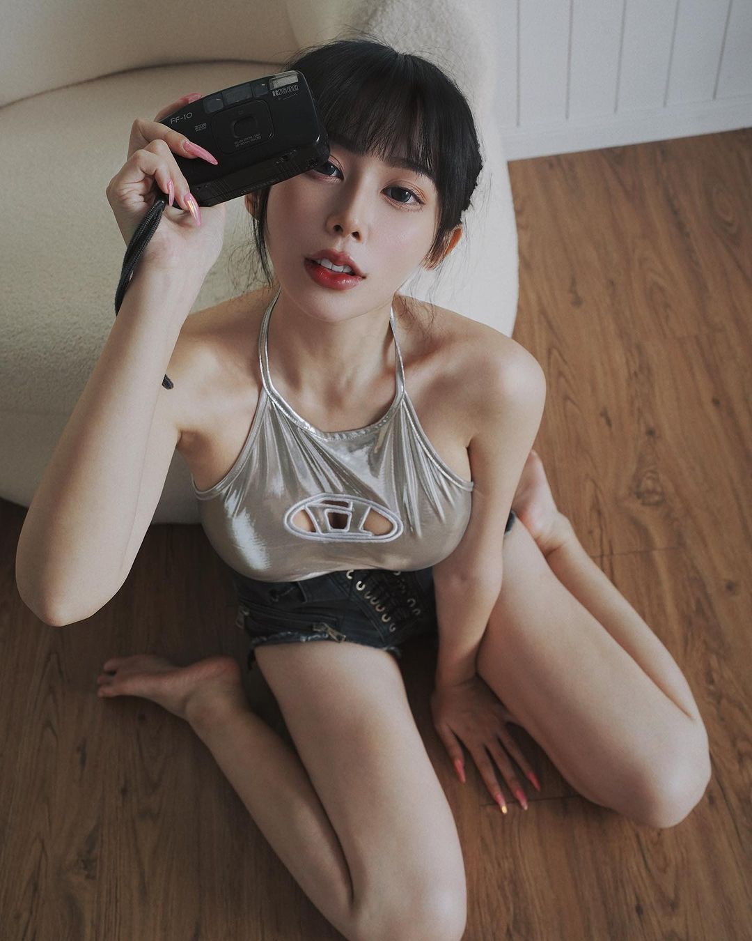 小魔女「寧寧」突破尺度渾圓美乳溢出...讓人暈暈的-第1章-图片6