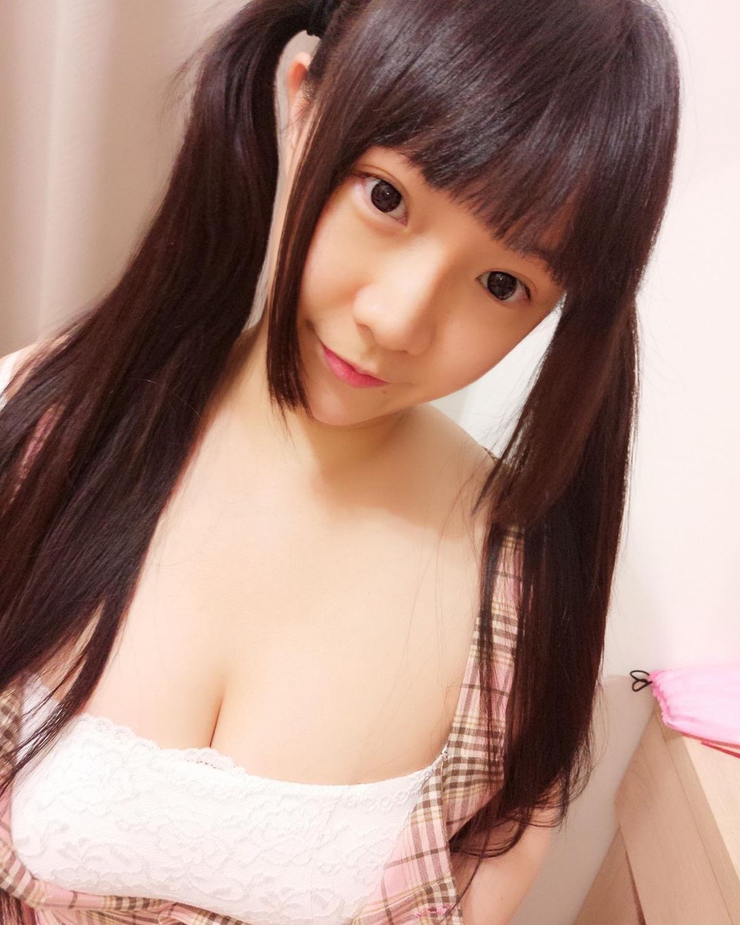 美乳女神「徐柑仔」大露事業線讓人鼻血狂流-第1章-图片10