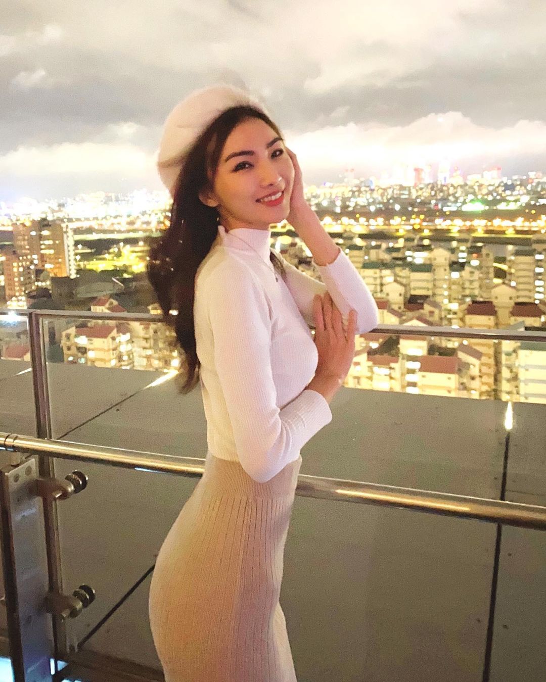 氣質御姊「壽司張佳瑩」萬惡的身體線條讓人受不了-第1章-图片8