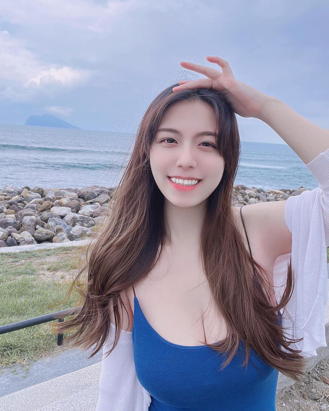 正妹護理師「Sandy」飽滿雙球深溝炸出...好讓人心動-第1章-图片3