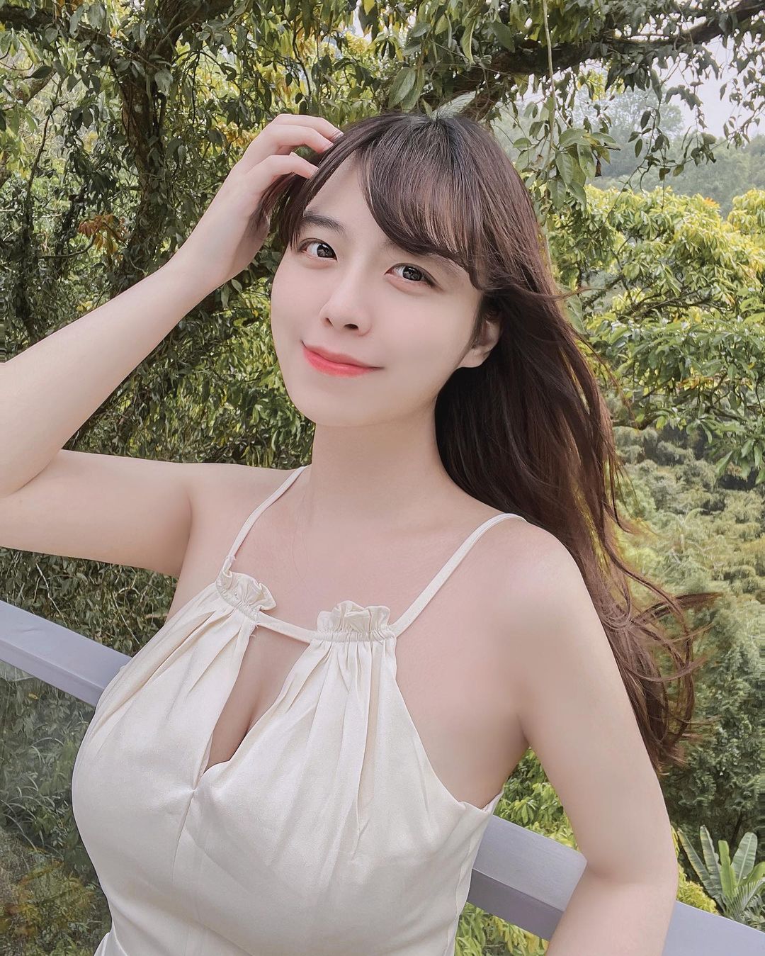 正妹護理師「Sandy」飽滿雙球深溝炸出...好讓人心動-第1章-图片6