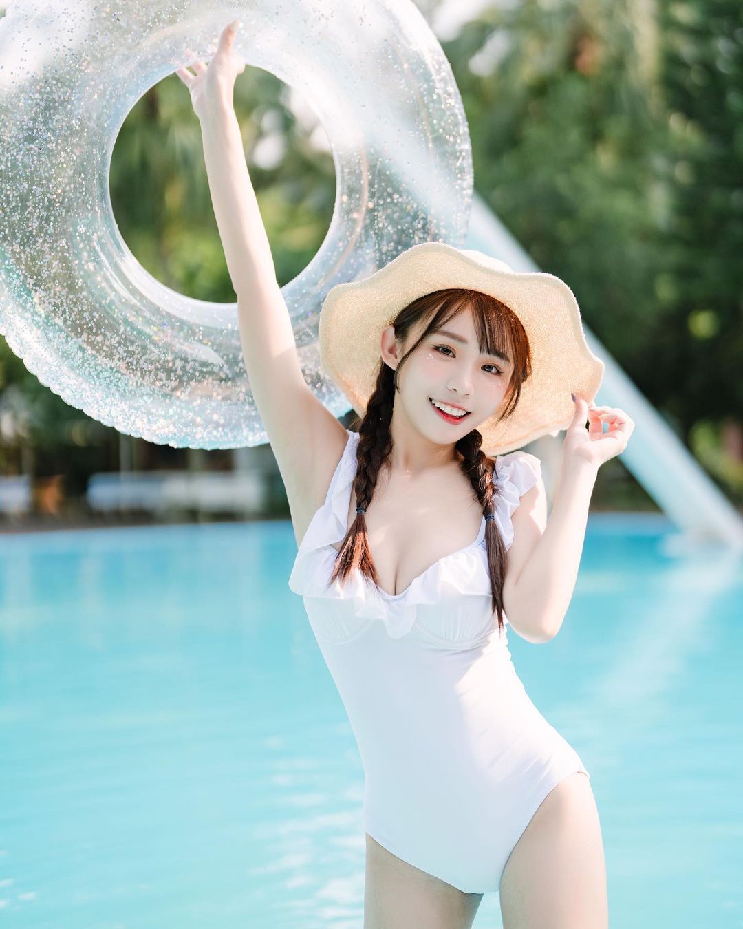 爆奶小隻馬「講薑」白皙美肌展現好厲害 引發視覺費洛蒙-第1章-图片1