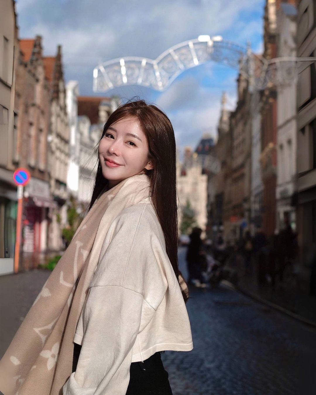 氣質大姊姊「倪暄」飽滿身材令人招架不住.....滿到溢出-第1章-图片1