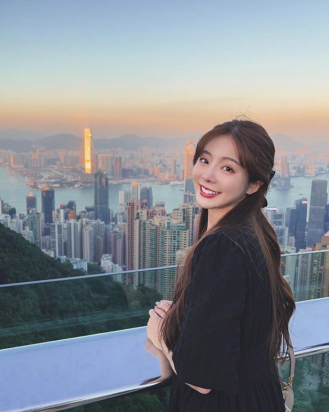 氣質大姊姊「倪暄」飽滿身材令人招架不住.....滿到溢出-第1章-图片2