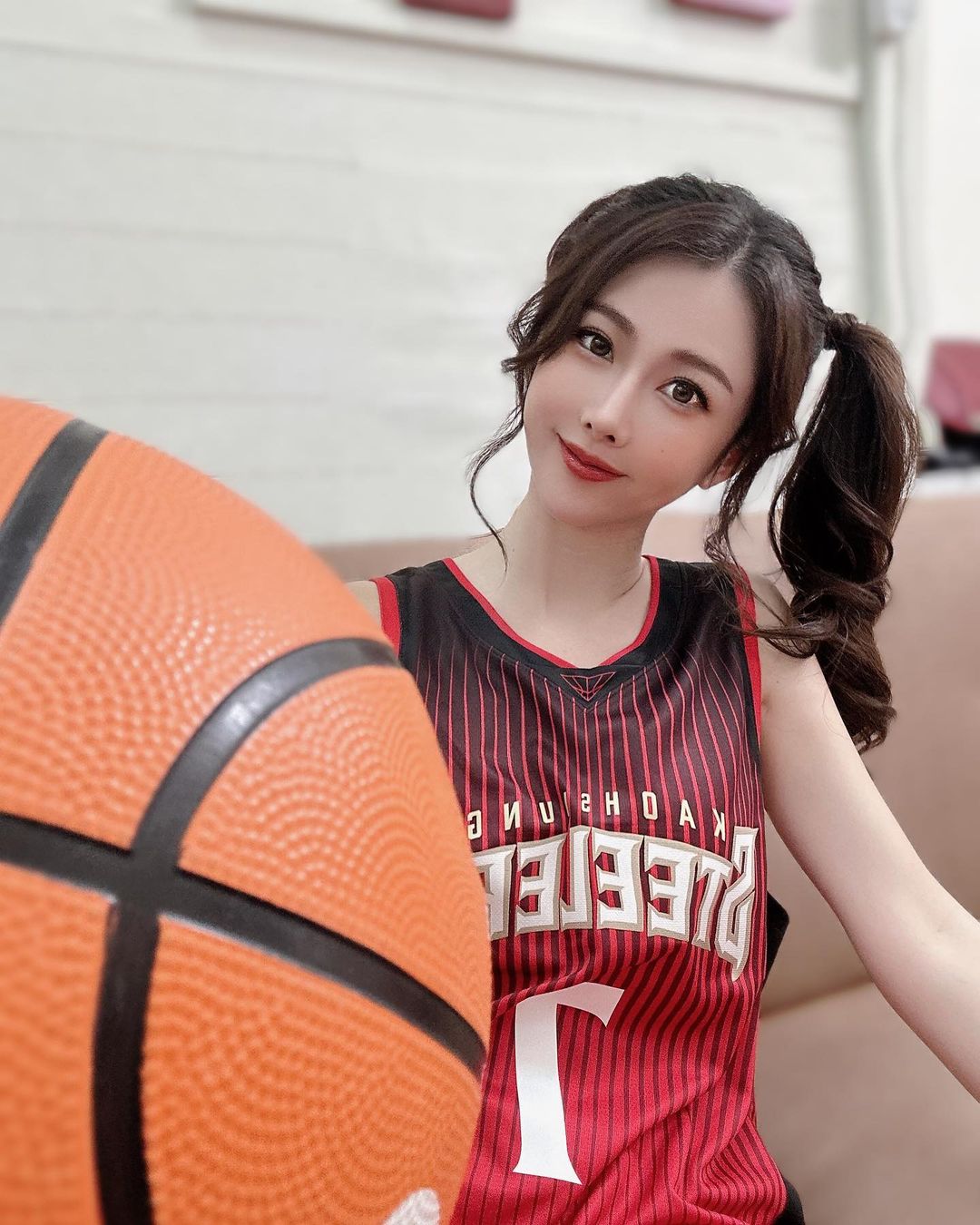 天菜女神「李馨」凹凸有致的胸型魅惑力大增-第1章-图片8