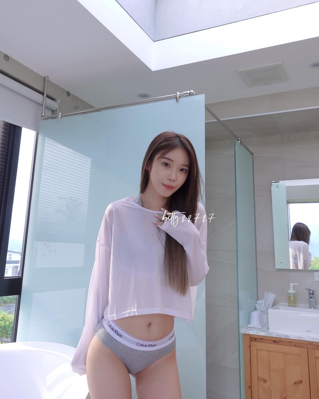 透明系女神「萱萱兒」滿滿養眼福利照 豐滿胸器撩人-第1章-图片5