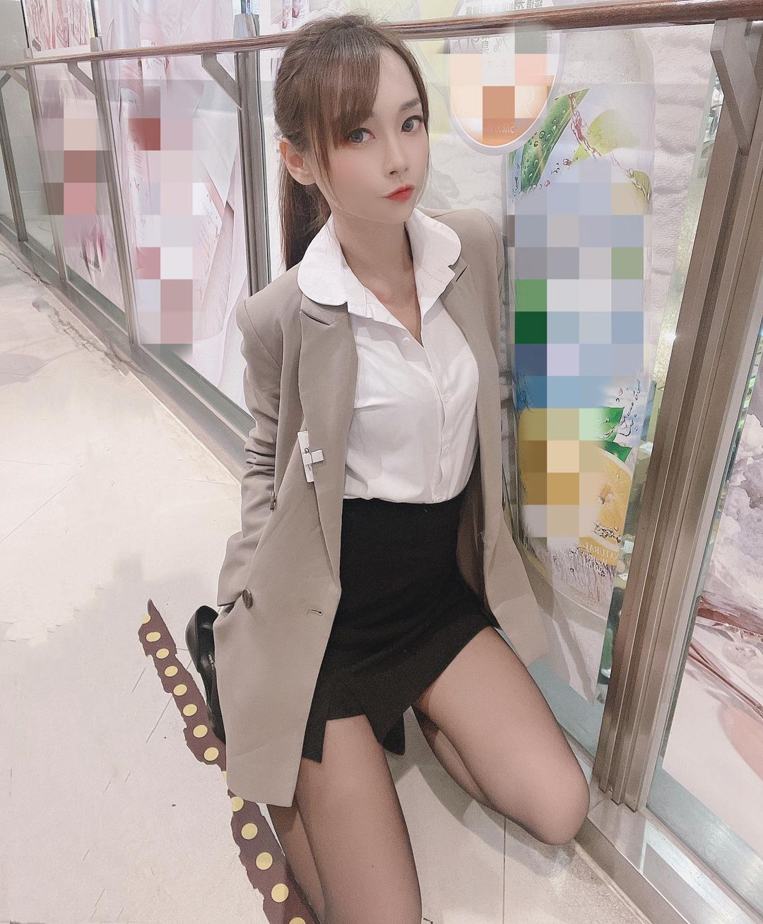 正妹「貓兒艾薇」 黑絲性感穿著看了全身發麻....誘惑全開-第1章-图片6