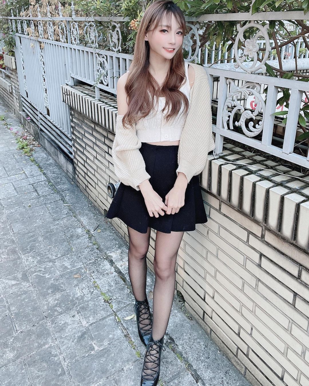 正妹「貓兒艾薇」 黑絲性感穿著看了全身發麻....誘惑全開-第1章-图片9