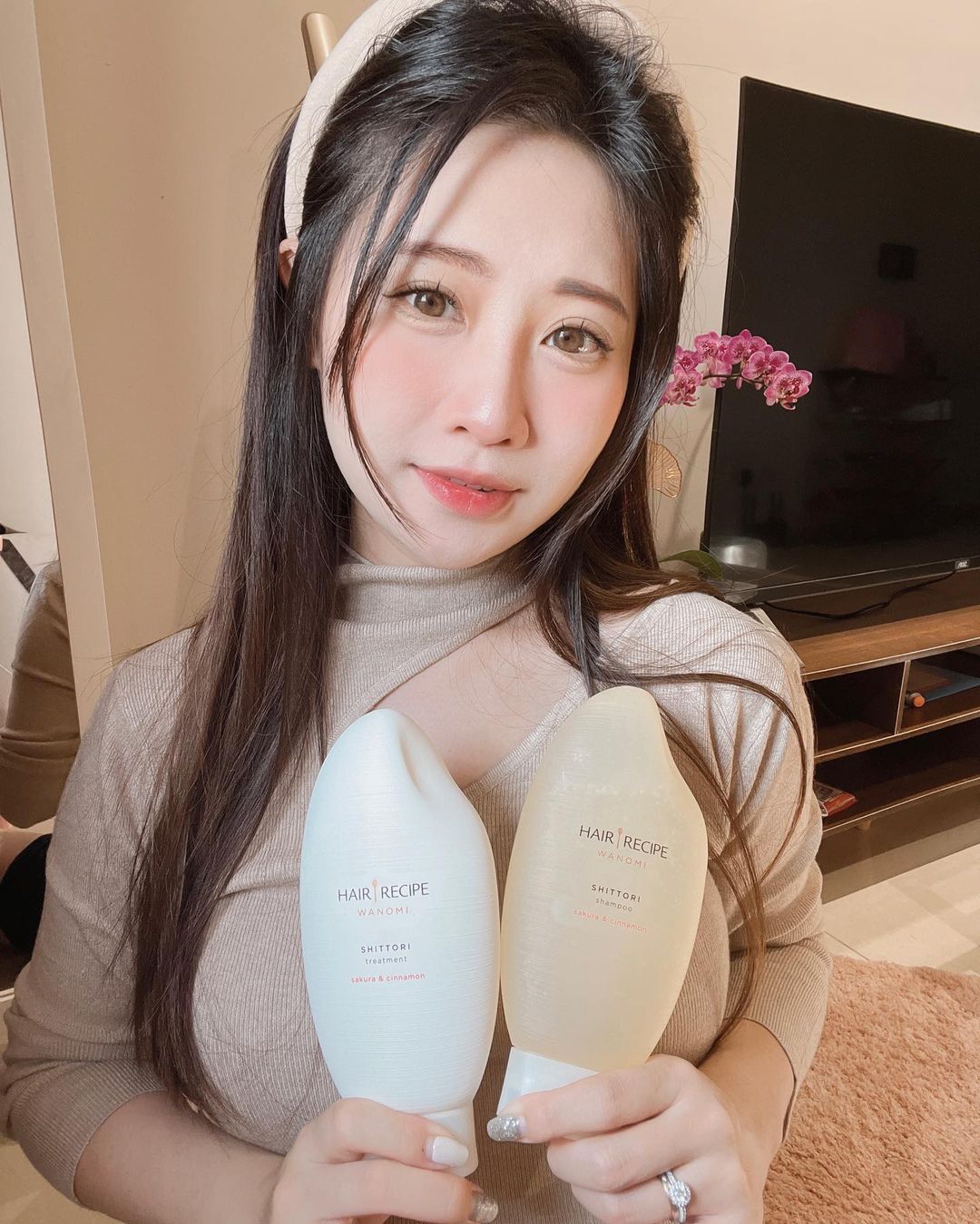 超甜人妻「夯夯」火辣身材外露微笑無人能敵抗拒-第1章-图片4