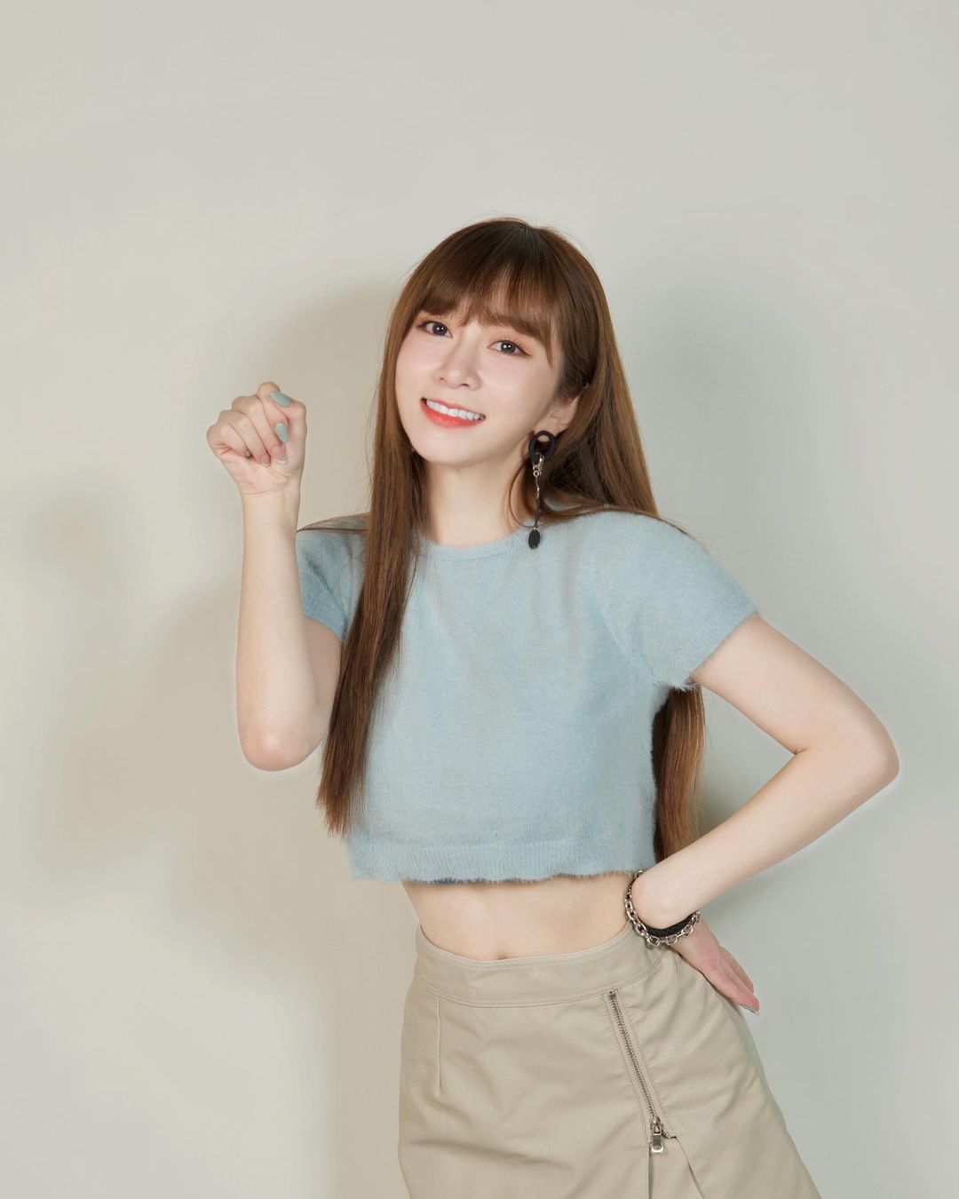 氣質美女「篠崎泫」白皙美腿有夠長 火辣身材太挑逗啦-第1章-图片10