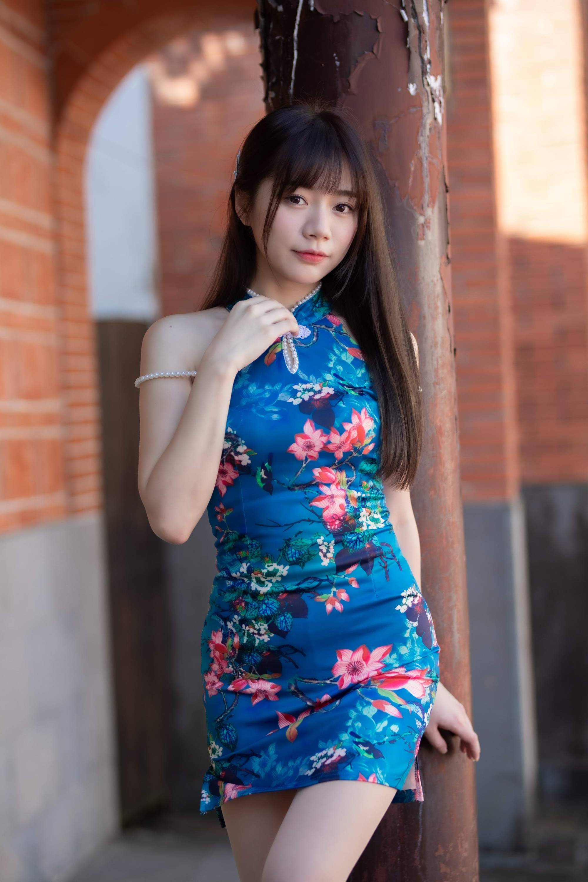 【美腿番外篇系列】長腿美模 Yu Ri 藍花短旗袍 高跟美腿【45P】-第1章-图片14