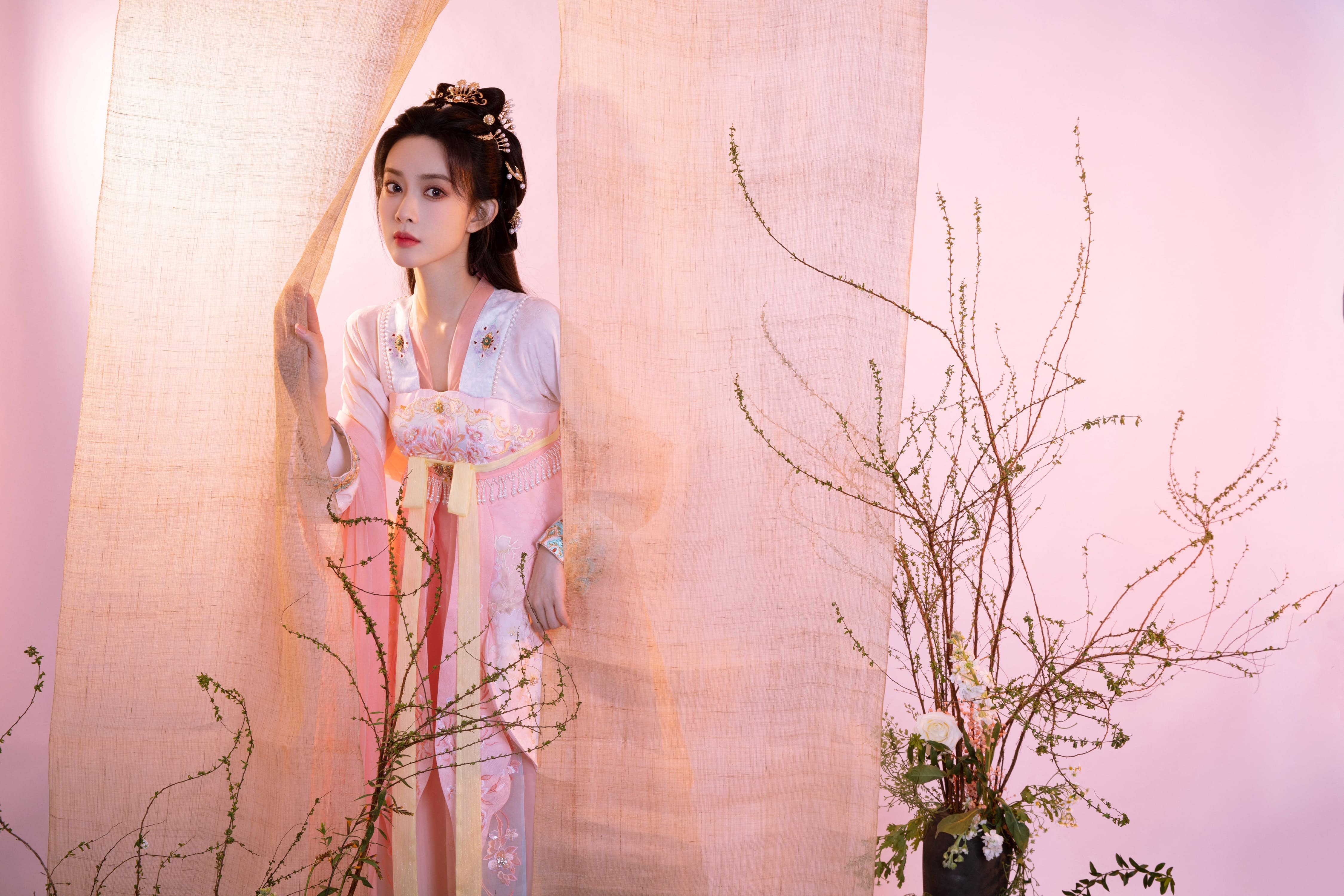 少女戲蝶嬌媚多姿—孟子義[高清套圖]-第1章-图片1