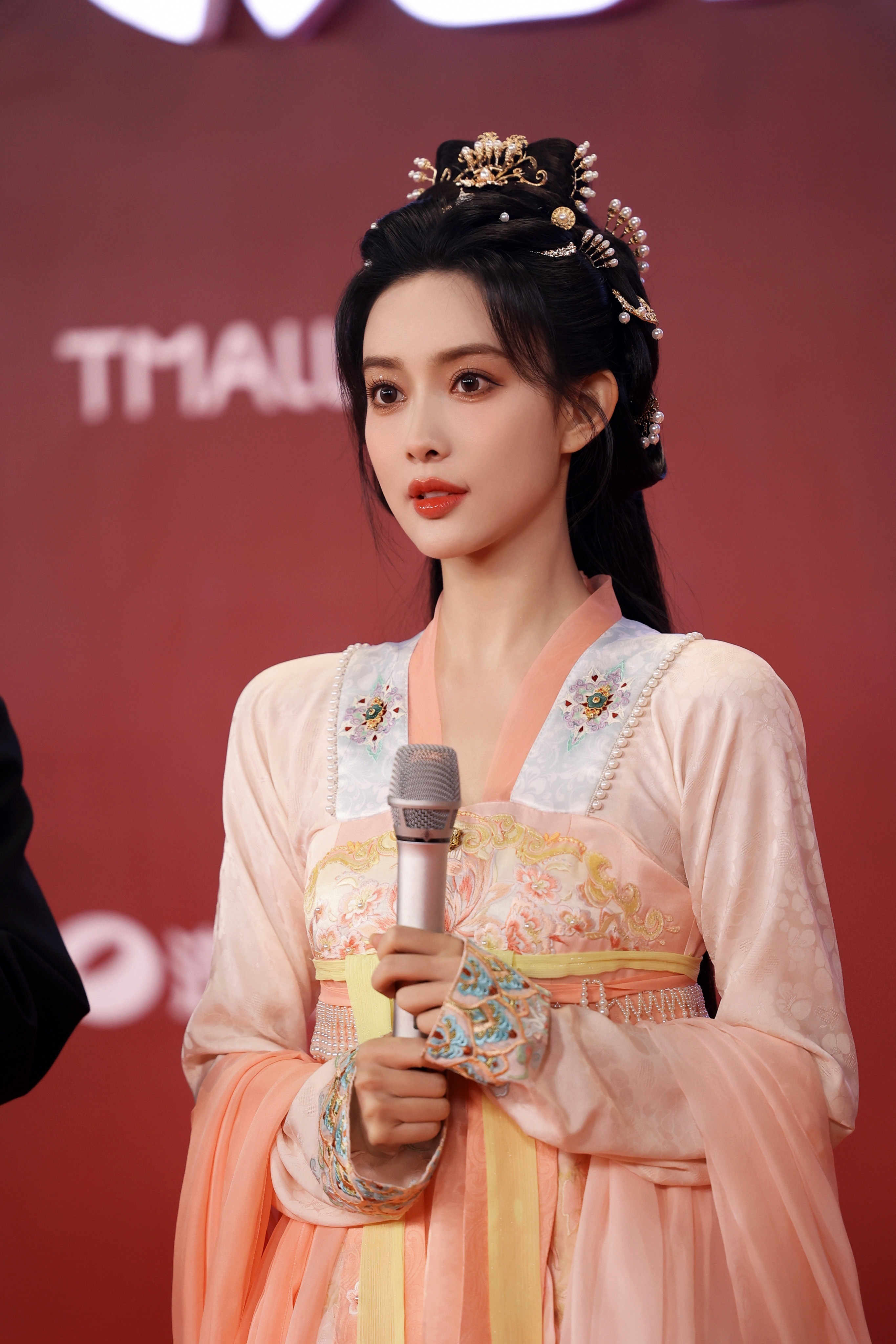 少女戲蝶嬌媚多姿—孟子義[高清套圖]-第1章-图片5