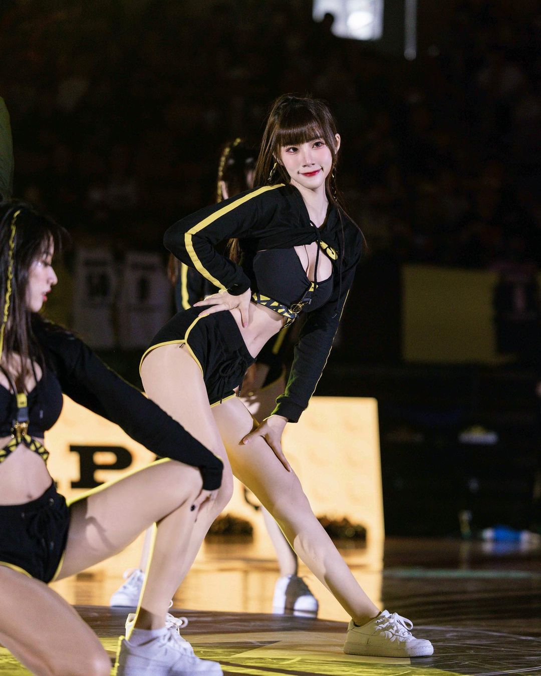 超辣女孩「Amber倩宇」完美身材挑戰極限！視線移不開-第1章-图片1