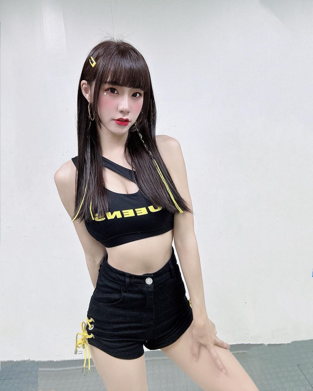 超辣女孩「Amber倩宇」完美身材挑戰極限！視線移不開-第1章-图片8