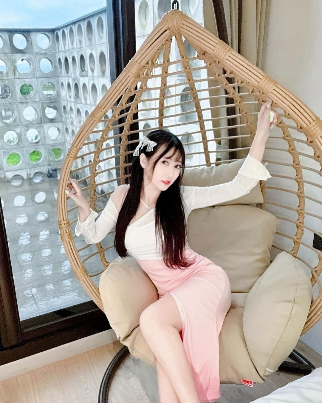 美乳正妹「Yvie又又」渾圓白皙上圍......比基尼包不住-第1章-图片5