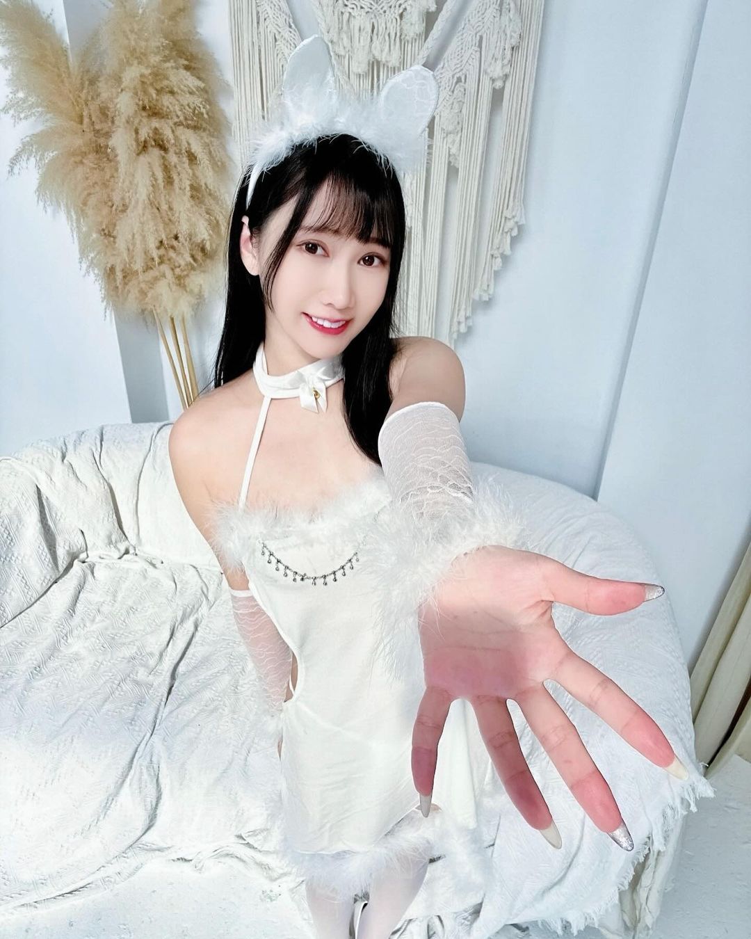 美乳正妹「Yvie又又」渾圓白皙上圍......比基尼包不住-第1章-图片4