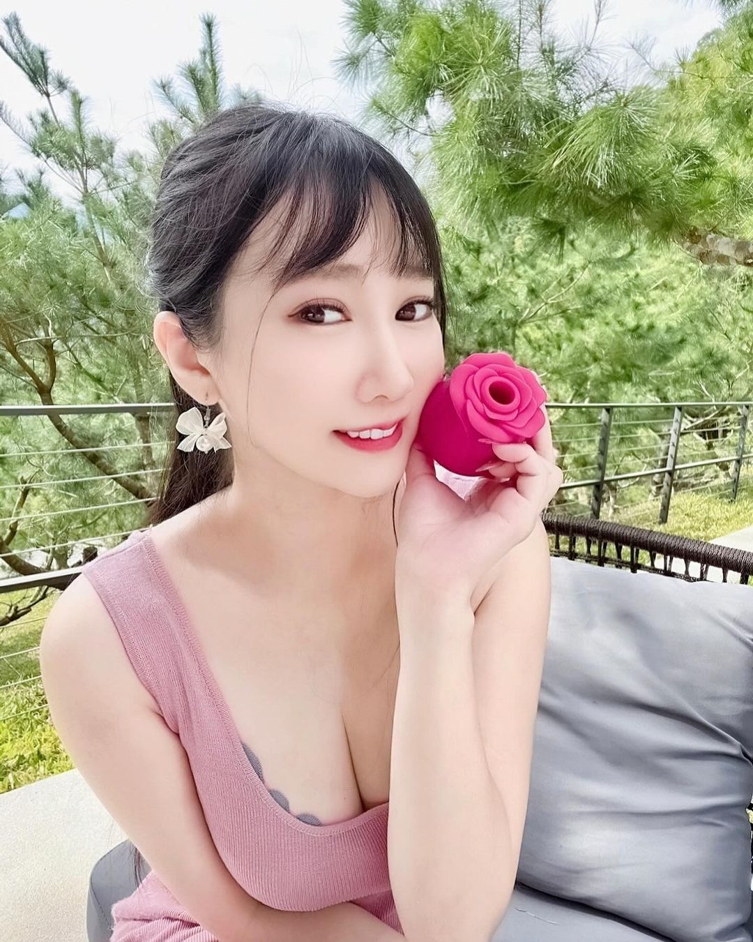 美乳正妹「Yvie又又」渾圓白皙上圍......比基尼包不住-第1章-图片6