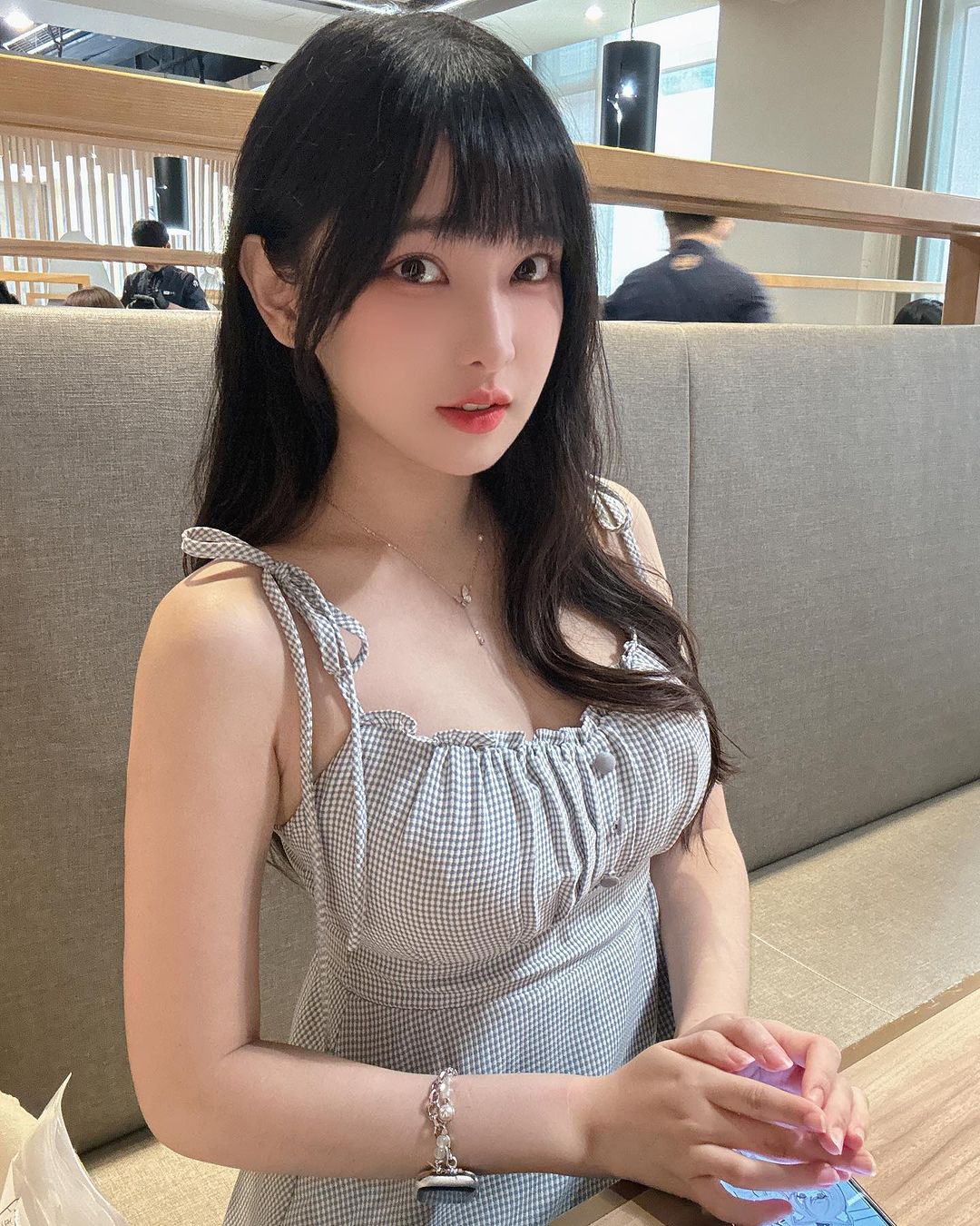 正妹直播主「依梨」渾圓美乳+水汪大眼有著超強電力-第1章-图片6