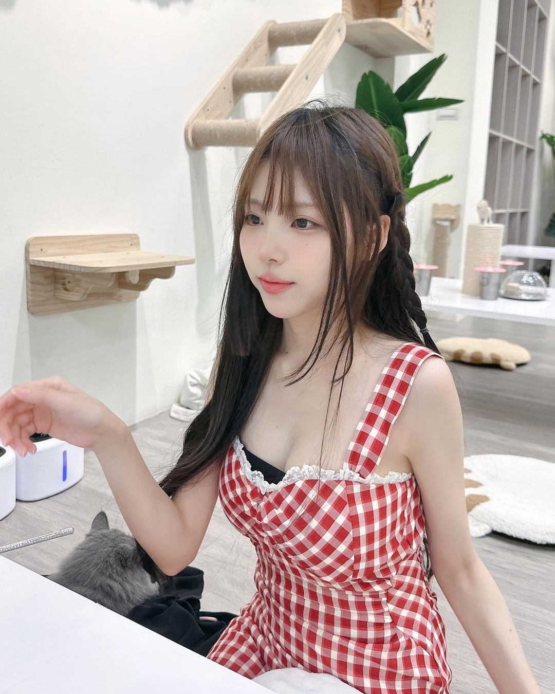 萌妹「趙兔兔」甜美臉蛋迷倒眾人 美胸視角超吸睛-第1章-图片8